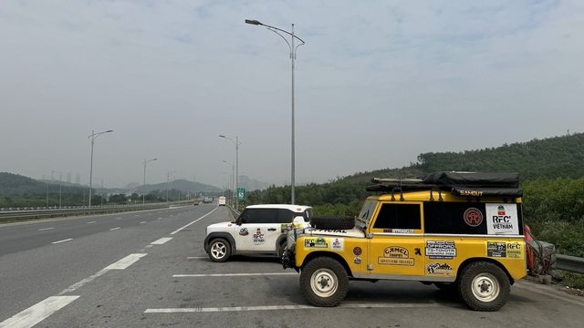 VinFast VF 3 và Land Rover 50 năm tuổi trên hành trình từ Việt Nam tới Malaysia VinFast VF 3 và Land Rover 50 năm tuổi trên hành trình từ Việt Nam tới Malaysia