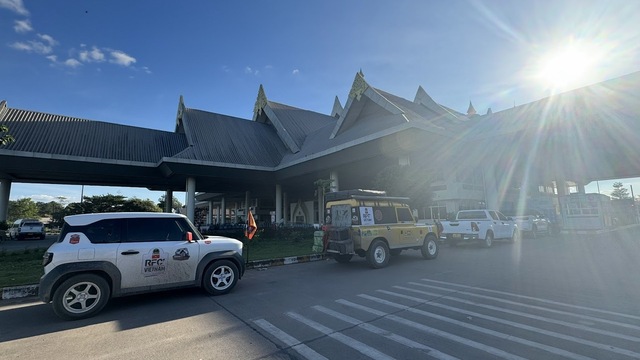 VF3 và Land Rover trên đất Lào VinFast VF3 đồng hành cùng Land Rover trên địa hình Lào