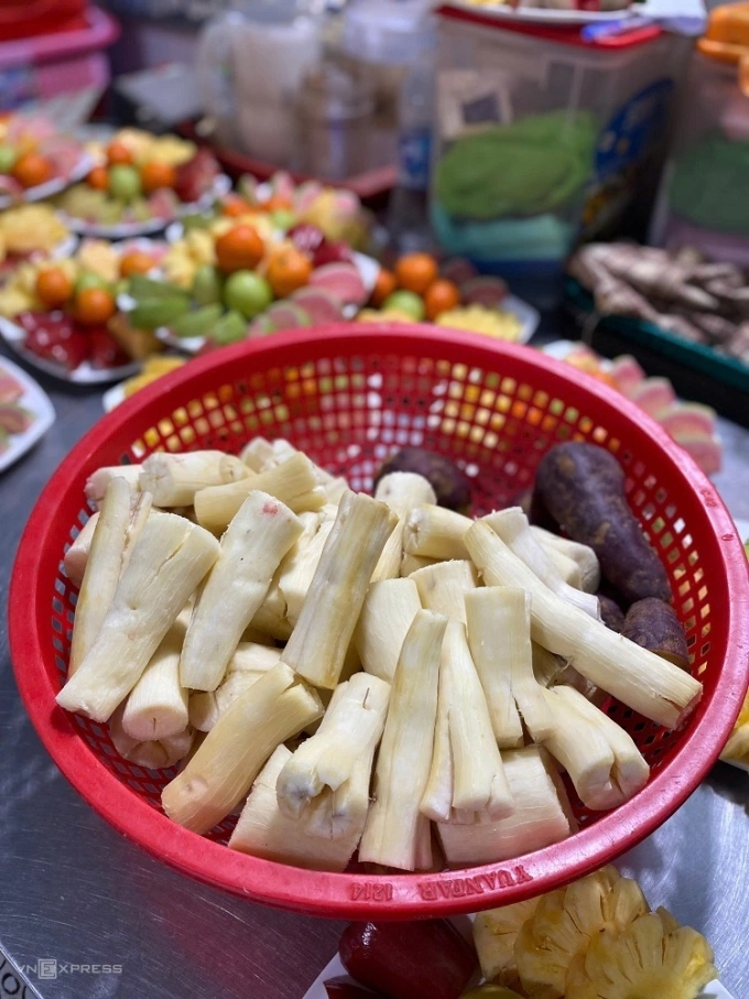 Củ mì được lấy từ huyện Phù Mỹ, để làm củ mì hầm xương. Ảnh: Trần Thị Duyên