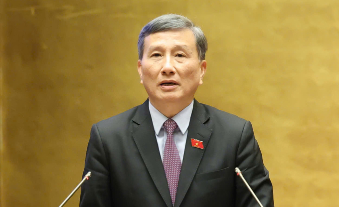 Chủ nhiệm Ủy ban Khoa học Công nghệ và Môi trường Lê Quang Huy báo cáo thẩm tra. Ảnh: Hoàng Phong