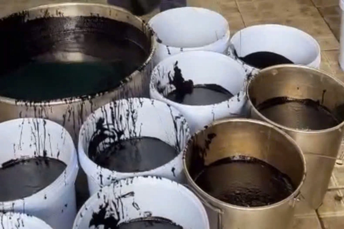 Xưởng sản xuất cà phê bột nhãn hiệu Coffee HLP Huynh Long Phát. Ảnh: Ngọc Oanh