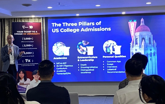 Ông Daniel Chung chia sẻ về quá trình ứng tuyển đại học Mỹ. Ảnh: Bình Minh