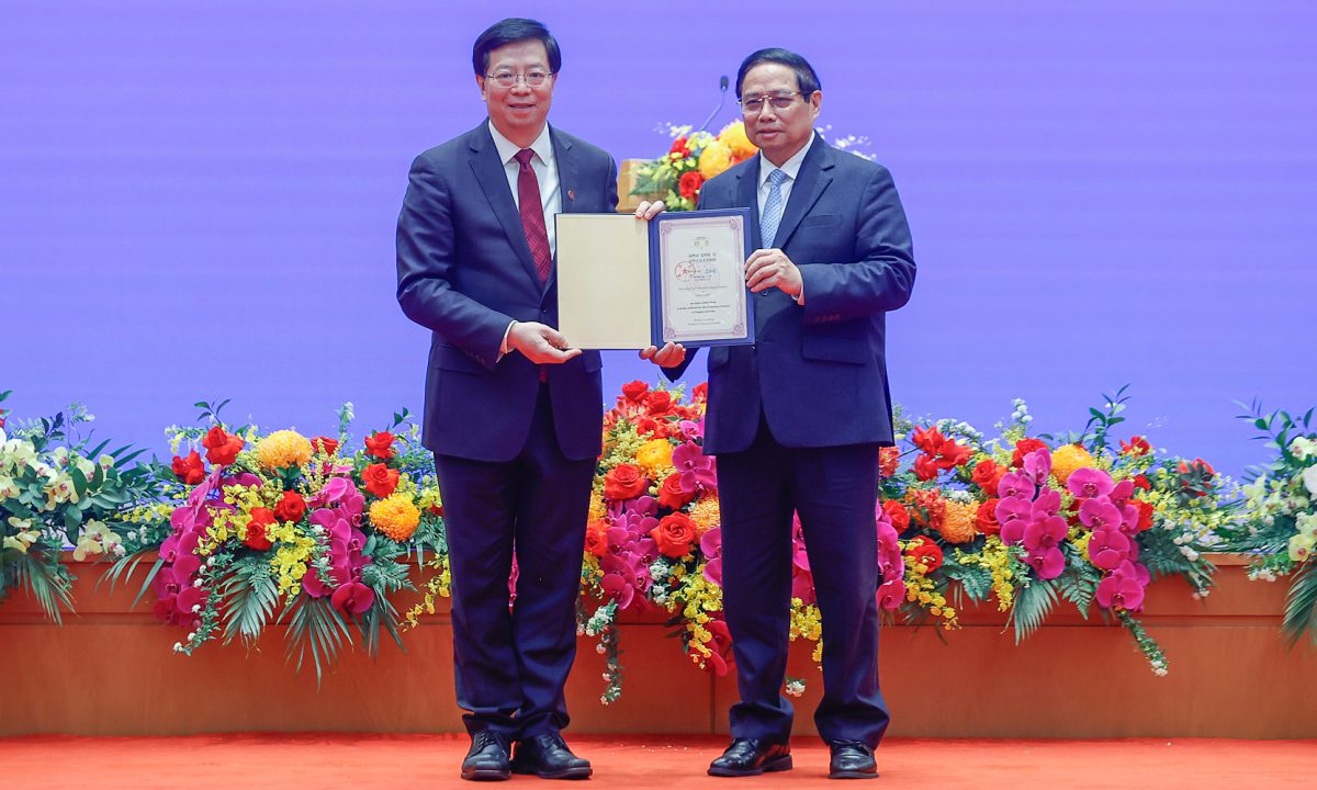 Thủ tướng Phạm Minh Chính được trao danh hiệu giáo sư danh dự Đại học Thanh Hoa