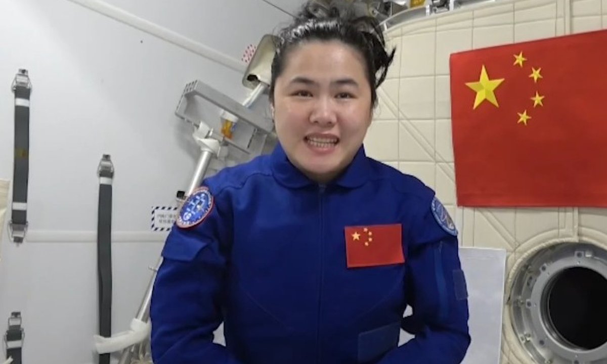 Nữ phi hành gia Trung Quốc gửi lời chúc 8/3 từ vũ trụ