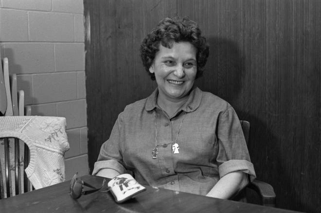 Velma Barfield cười trong cuộc trò chuyện với luật sư, tháng 1/1981. Ảnh: Fayobserver