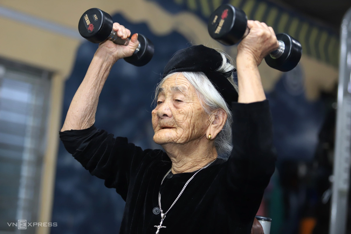Day in the life of 97-year-old woman who loves exercising