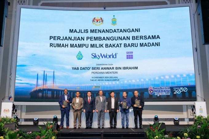 Lễ ký kết hợp tác tại Penang có sự tham dự đặc biệt của ông YAB Dato Seri Anwar Ibrahim - Thủ tướng Malaysia (giữa)