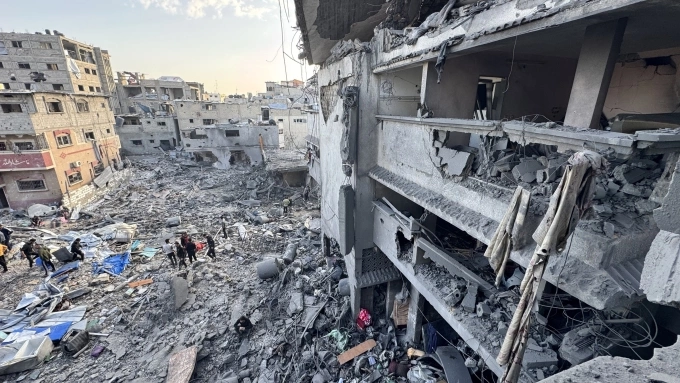 Khu vực trúng không kích của Israel ở Shujaiya, phía đông Gaza City, miền bắc Dải Gaza vào sáng 18/3. Ảnh: AFP
