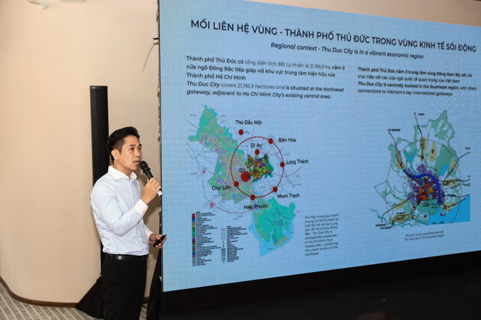 Ông Nguyễn Anh Tuấn, Chuyên gia quy hoạch đô thị phân tích về các tuyến giao thông quan trọng. Ảnh: Quỳnh Trần