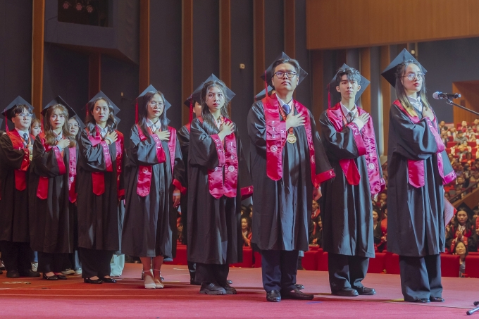 Các sinh viên tiêu biểu tốt nghiệp sớm của trường Đại học Ngoại thương, tháng 4/2025. Ảnh: FTU Times