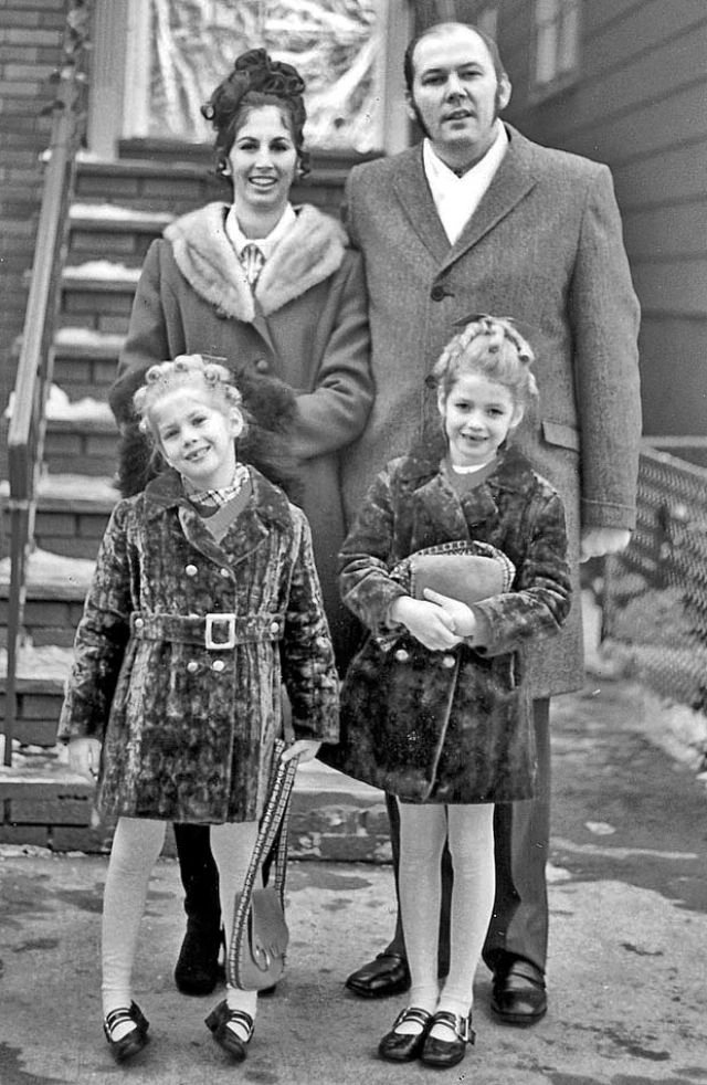 Richard Kuklinski bên vợ và hai con gái. Ảnh: Vintage Everyday