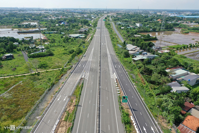 Cao tốc Bến Lức - Long Thành qua địa bàn TP HCM thông xe thêm đoạn gần 20 km. Ảnh: Thanh Tùng