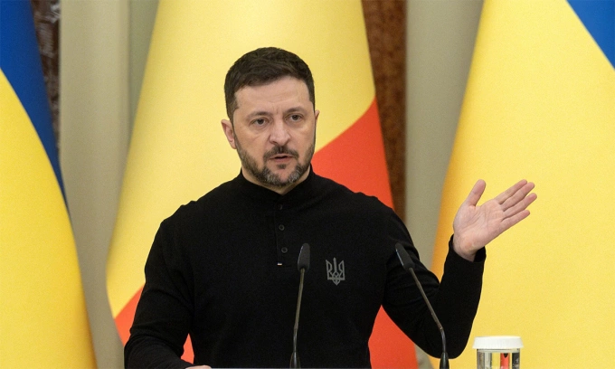 Tổng thống Ukraine Volodymyr Zelensky trong họp báo tại Kiev ngày 8/4. Ảnh: Reuters
