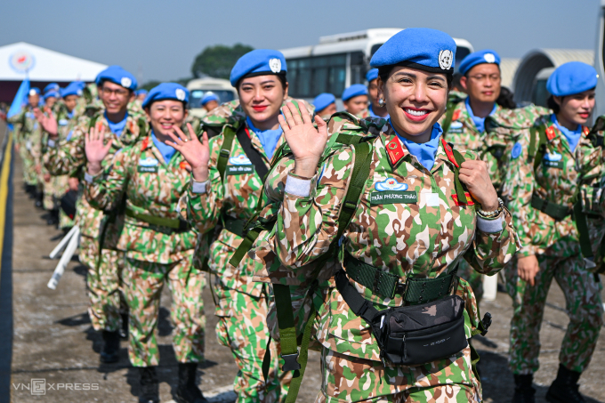 Cán bộ, chiến sĩ thuộc Bệnh viện dã chiến cấp 2 số 6 và Đội Công binh số 3 lên đường sang châu Phi làm nhiệm vụ gìn giữ hòa bình Liên Hợp Quốc, tháng 9/2024. Ảnh: Giang Huy