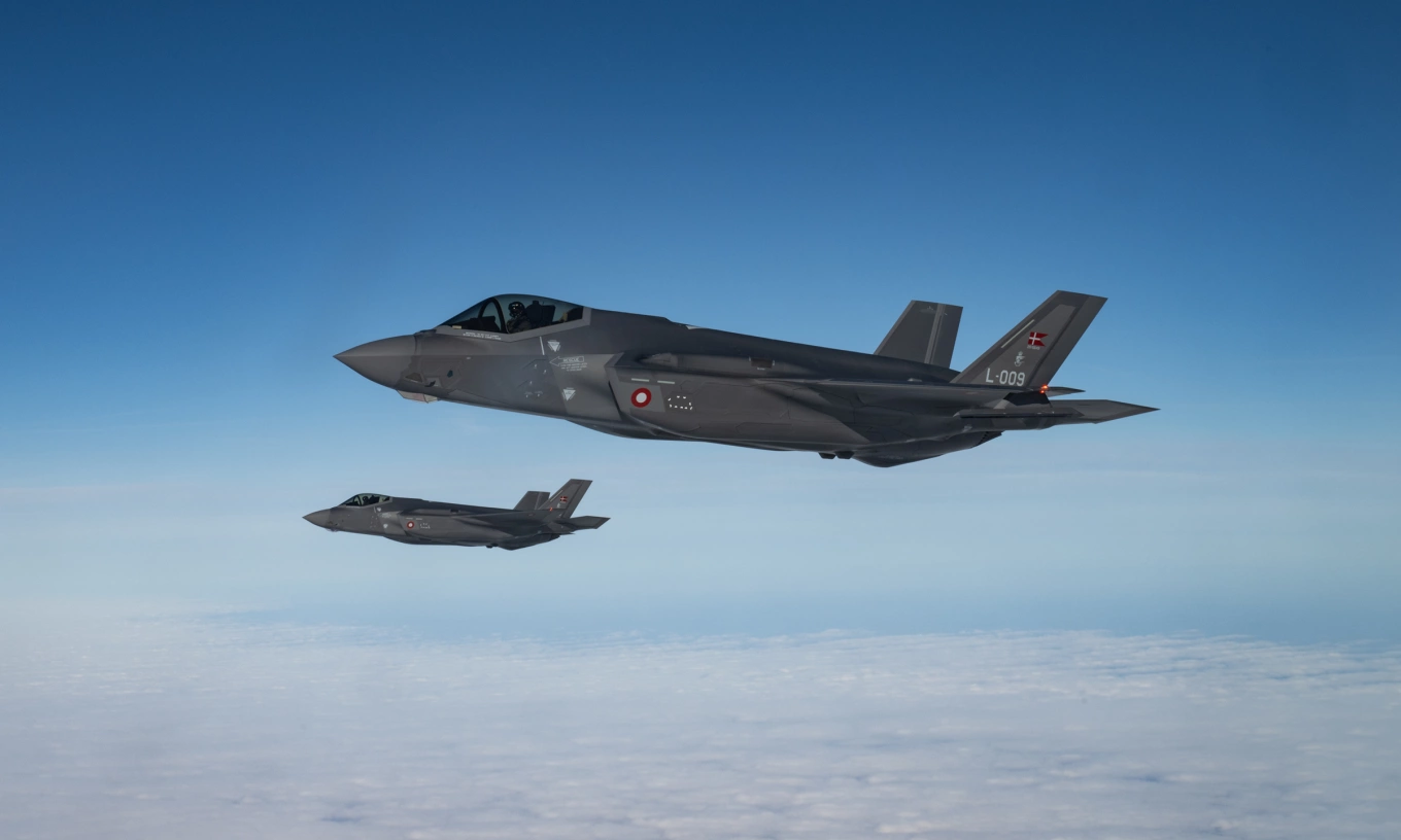 Tiêm kích F-35 biểu diễn chuyển dữ liệu từ khoảng cách 8.000 km - Báo VnExpress