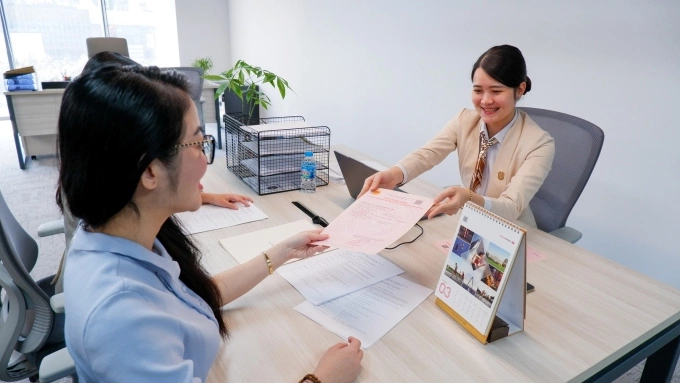Chủ sở hữu căn nhà phố Soho nhận sổ hồng đầu năm. Ảnh: