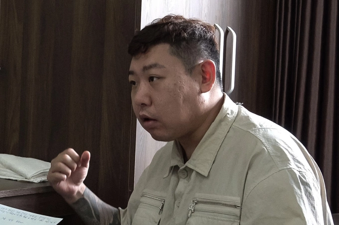 Hong Sangwoo khi bị bắt. Ảnh: Lê Tiến