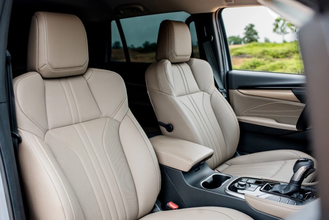Nội thất chiếc SUV 7 chỗ của Isuzu sử dụng màu nâu Truffle. Ảnh: Isuzu
