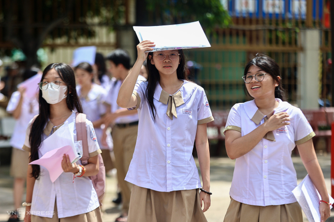 Thí sinh thi lớp 10 tại THCS Hoa Lư (TP Thủ Đức), ngày 6/6. Ảnh: Quỳnh Trần