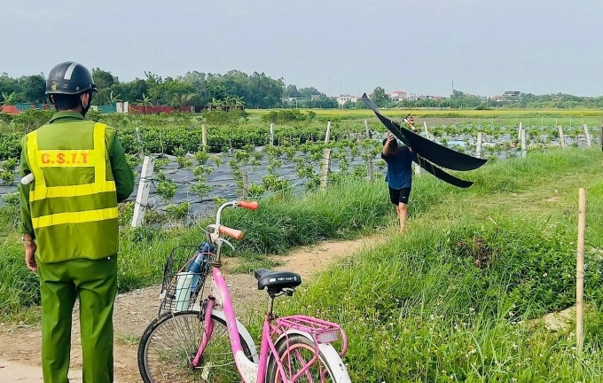 Lực lượng chức năng đã tạm giữ diều của các em nhỏ. Ảnh: NIA