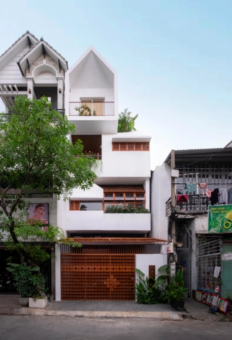 Kiến trúc ngôi nhà với gam màu trung tính chủ đạo. Ảnh: Dung Huynh