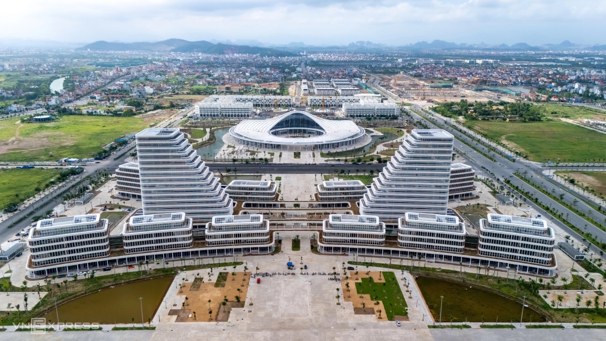 Công bố lãnh đạo các tỉnh thành mới