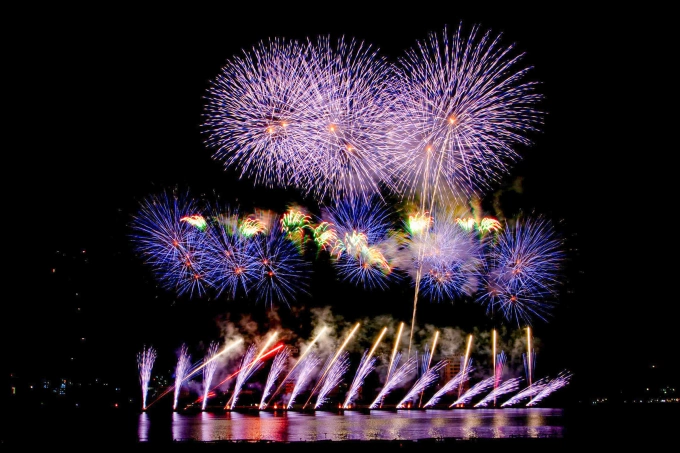 Pháo hoa của đội Z121 Vina Pyrotech, đại diện Việt Nam, tối 7/6. Ảnh: Trung Đào