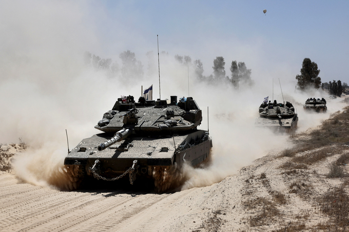 Xe tăng quân đội Israel ở khu vực giáp với Gaza ngày 20/5. Ảnh: AFP