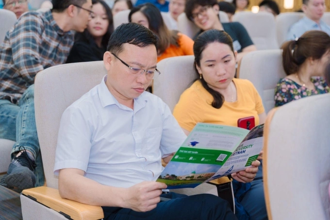 Phụ huynh tham khảo về chương trình Asia Vietnam. Ảnh: Asia Vietnam