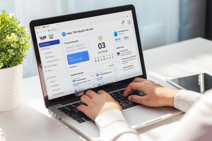 OVI IELTS hỗ trợ học viên luyện tập hiệu quả theo lộ trình cá nhân hóa. Ảnh: VUS