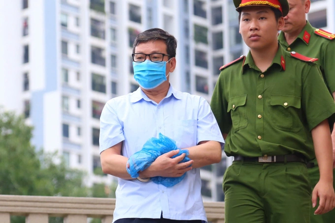 Ông Lê Duy Thành, cựu chủ tịch tỉnh Vĩnh Phúc, sau phiên tòa ngày 11/7. Ảnh: Phạm Dự