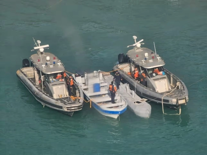 Giới chức phát hiện tàu ngầm ma túy không người lái gần Santa Marta. Ảnh: Hải quân Colombia