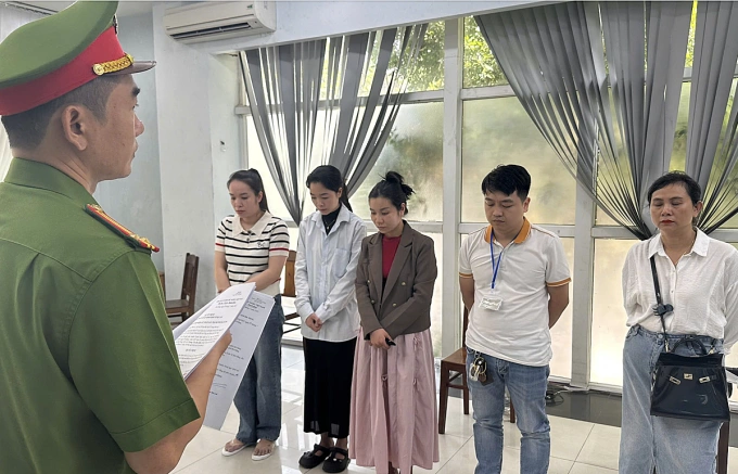 Nhóm bị can bị khởi tố. Ảnh: Công an