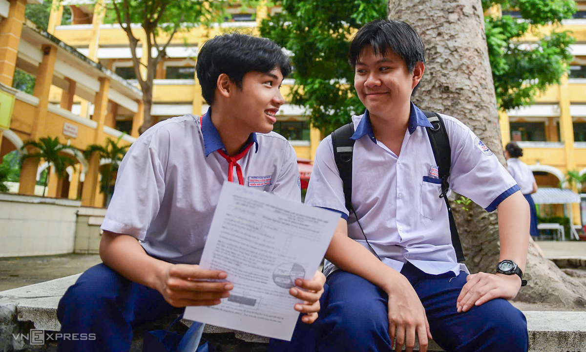 TP HCM dự kiến tuyển sinh lớp 10 bằng xét học bạ và điểm thi