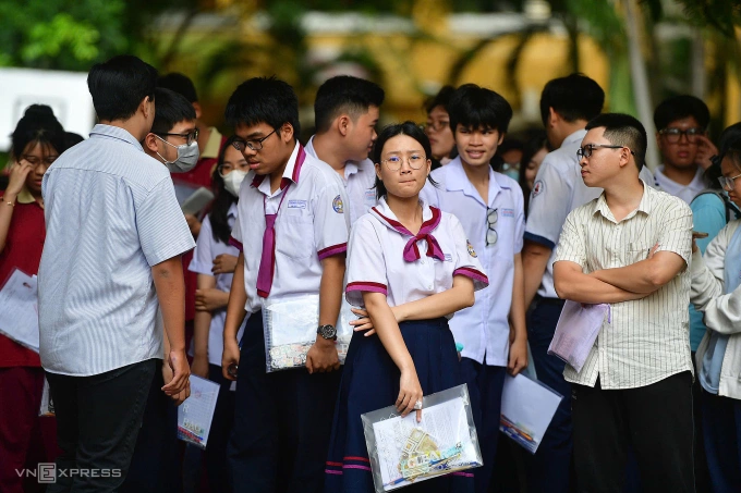 Các thí sinh thi tốt nghiệp THPT 2025 ở trường THPT Trưng Vương, phường Bến Nghé TP HCM. Ảnh: Thanh Tùng