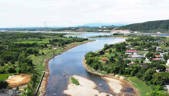 Khu vực hồ Vực Tròn, xã Phú Trạch nằm dưới chân núi Hoành Sơn dự kiến tuyến đường sắt cao tốc Bắc – Nam đi qua. Ảnh: Đắc Thành