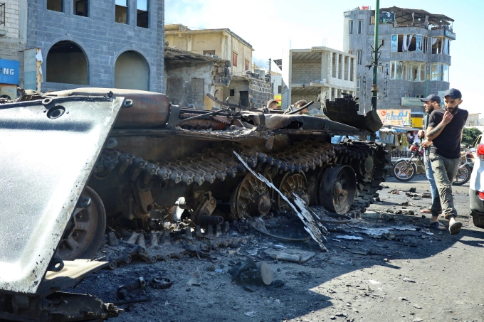 Một chiếc xe quân sự bị hỏng ở Sweida, Syria ngày 17/7. Ảnh: AFP