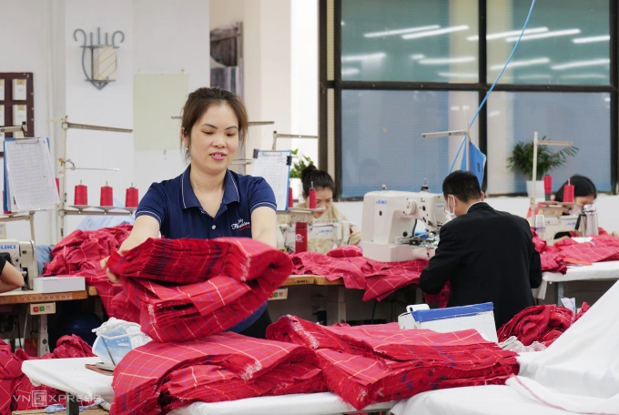 Đề xuất tăng lương tối thiểu cao nhất 350.000 đồng - 1