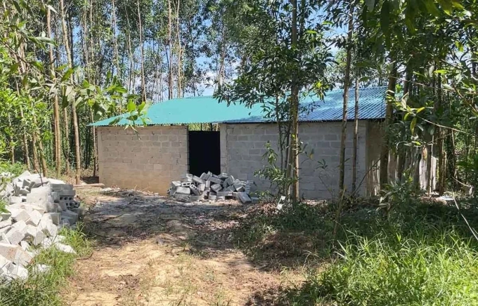 Một chuồng trại ở xã Tân Mỹ vừa xây dựng xong. Ảnh: Đắc Thành