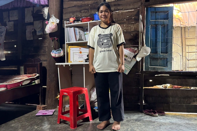 Siu HSuyn sống với gia đình chị trong căn nhà gỗ nhỏ, không có đồ vật gì giá trị. Ảnh: Ngọc Oanh