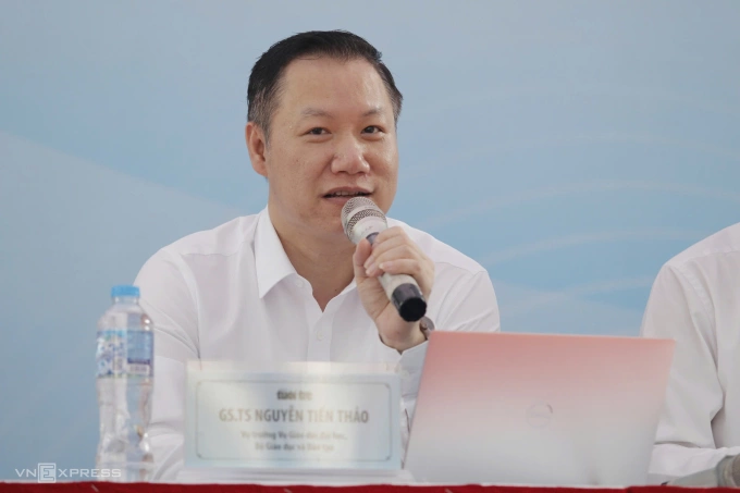GS Nguyễn Tiến Thảo thông tin về việc xét tuyển đại học trong ngày hội lựa chọn nguyện vọng 19/7. Ảnh: Thanh Hằng