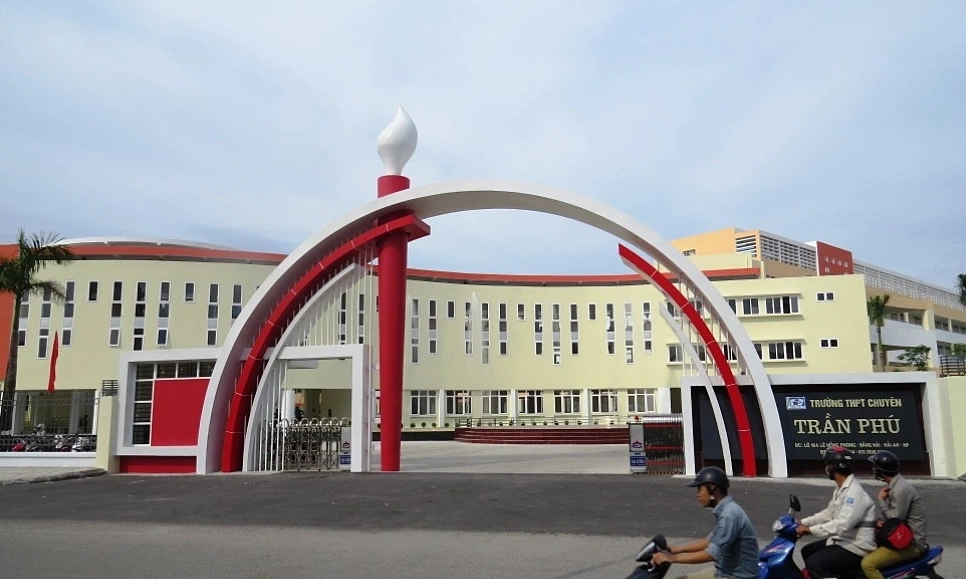Bất ngờ bị 'đánh trượt' sau 10 ngày nhập học trường chuyên