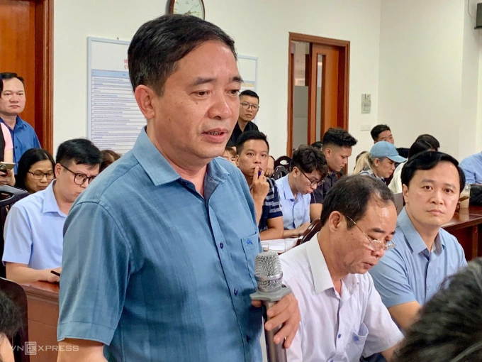 Ông Bùi Hồng Minh trả lời câu hỏi của báo chí chiều 20/7. Ảnh: Duy Anh
