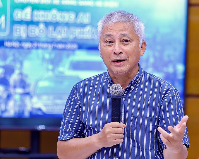 TS Hoàng Dương Tùng trình bày tại toạ đàm. Ảnh: T.P