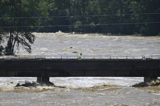 Bão Chantal gây lũ lụt ở Bắc Carolina ngày 7/7. Ảnh: Anadolu Agency