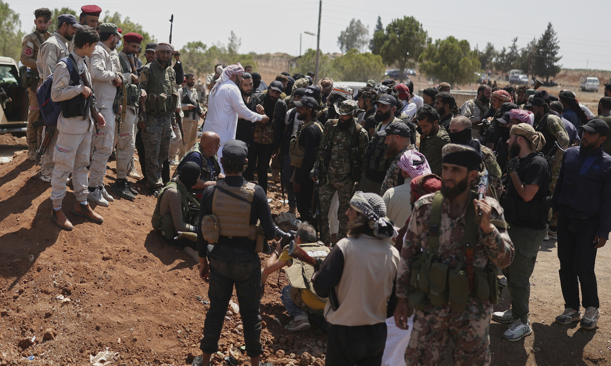 30.000 người kẹt trong 'chảo lửa' bị vây hãm ở miền nam Syria