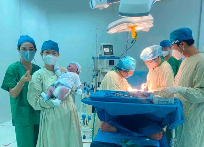 Bé trai 5,8 kg khi lọt lòng mẹ. Ảnh: Vũ Linh