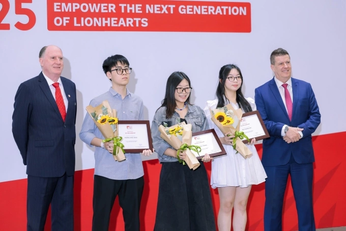 BUV trao 150 suất học bổng cho tân sinh viên trong năm học 2025-2026. Ảnh: BUV