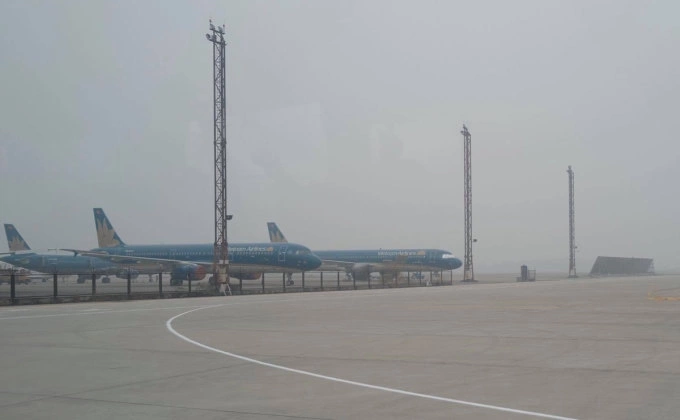 Thời tiết xấu ở sân bay Nội Bài. Ảnh: Ngọc Thành