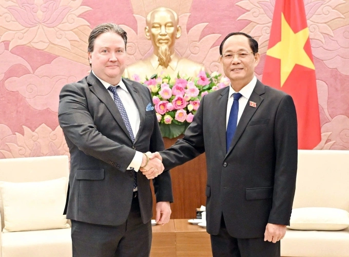 Phó Chủ tịch Quốc hội, Thượng tướng Trần Quang Phương (phải) tiếp Đại sứ Mỹ tại Việt Nam Marc Knapper ngày 21/7. Ảnh: Đại biểu nhân dân